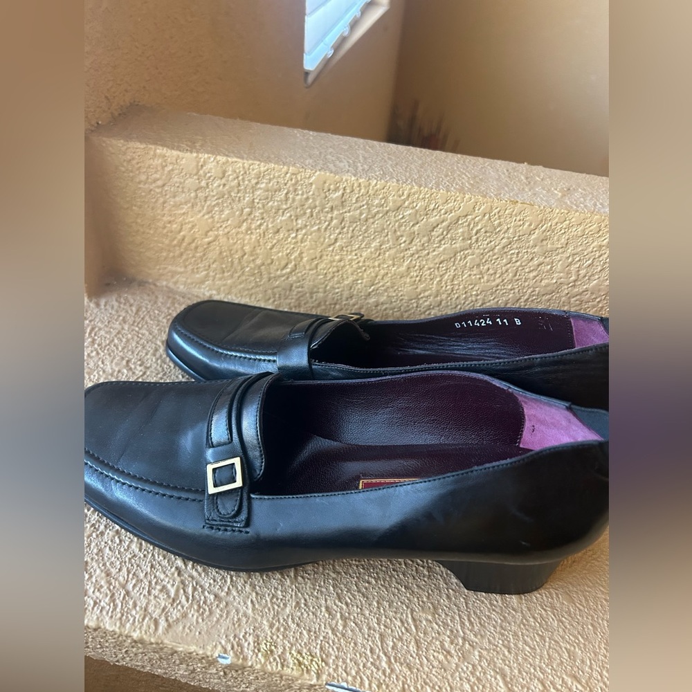 Cole Haans Women’s Black Pumps Size 11B